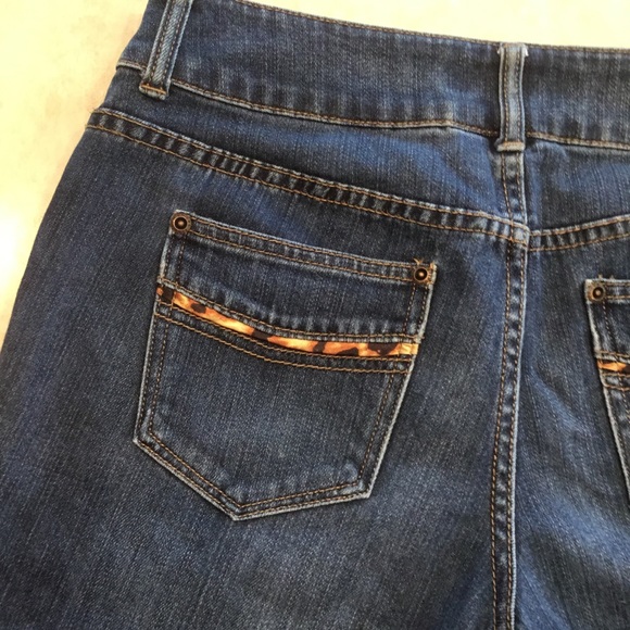 CHICO’S ULTIMATE FIT PLATINUM DENIM CROP JEANS - Picture 6 of 7